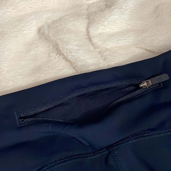 Lululemon Cropped Leggings w/ Pockets - Picture 10 of 11